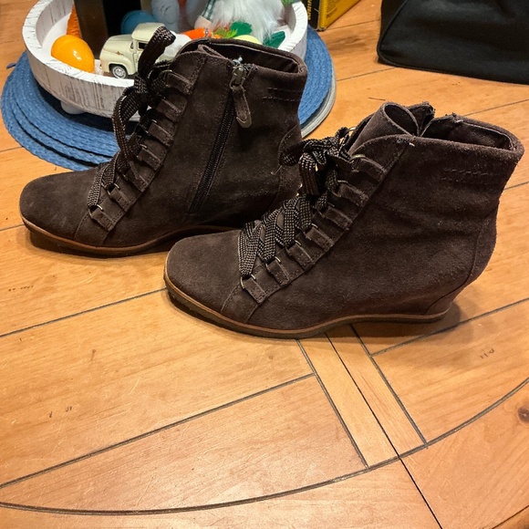Women’s brown suede wedge booties - Picture 1 of 6